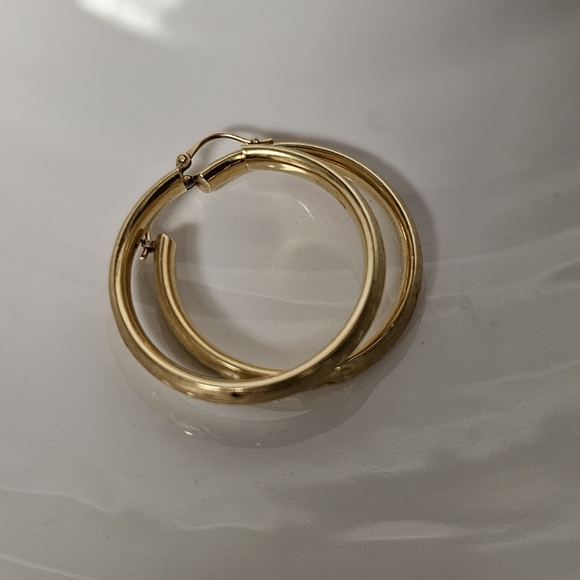 14k gold hoop earrings etched design - Picture 7 of 9